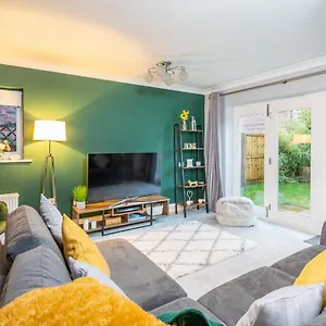https://spacious-modern-tasteful-townhouse-for-up-to-8.yorkshirehotels.net
